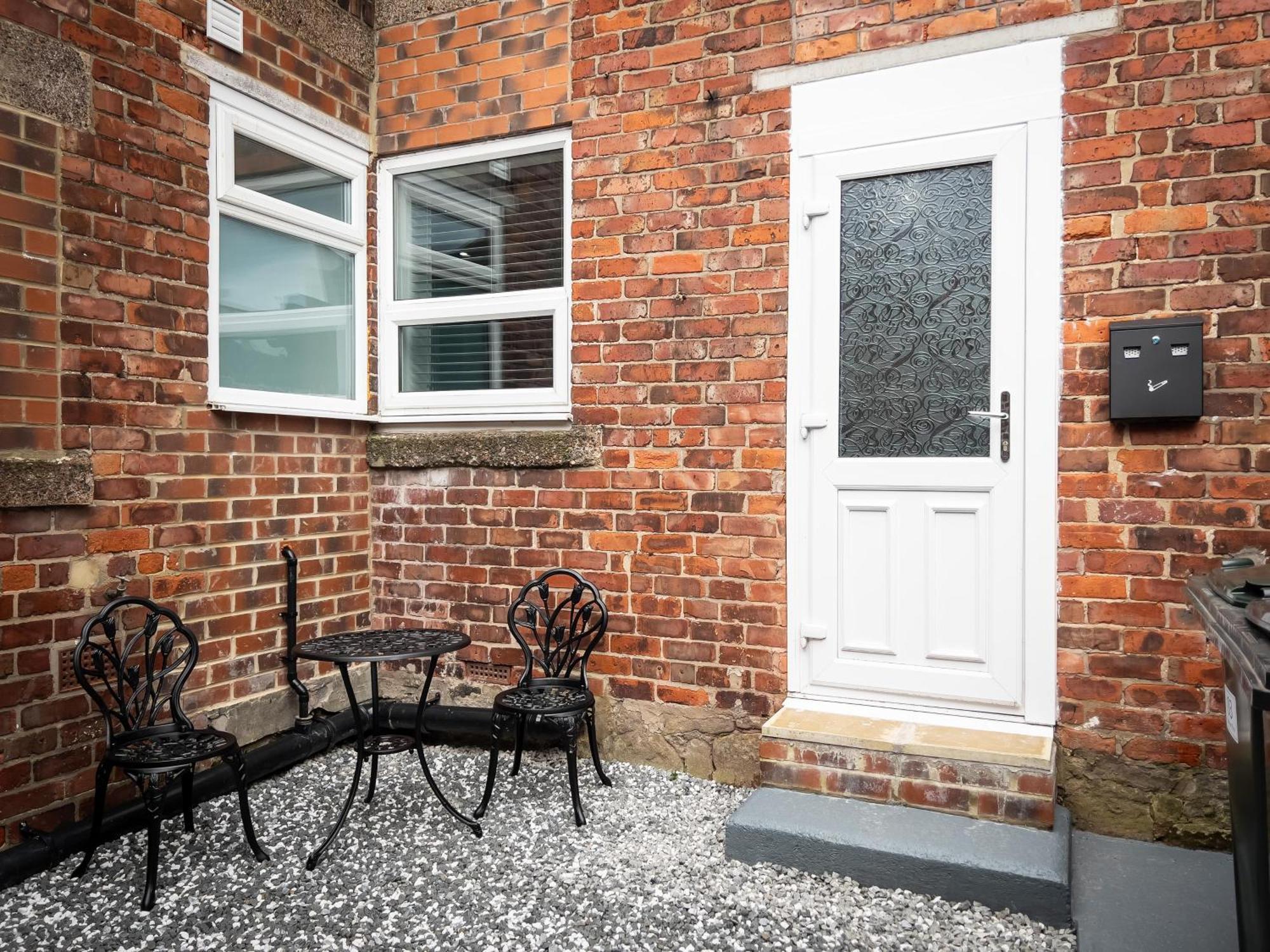 Newly Refurbished 6 Person En-Suite Apartment Tyne & Wear Newcastle Upon Tyne Killingworth Exterior photo